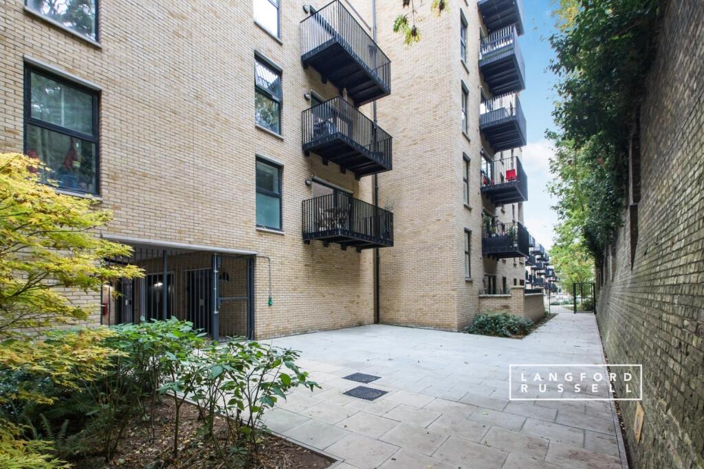 3 bed 1st Floor Flat for rent in Woolwich. From John Payne - Woolwich