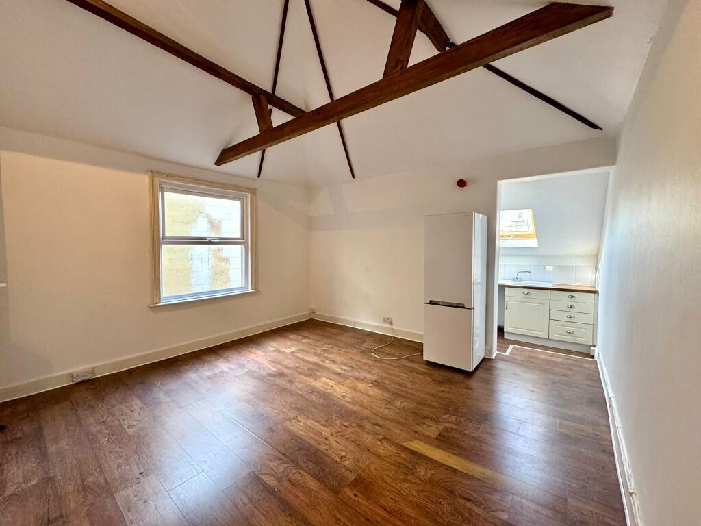 1 bed 1st Floor Flat for rent in Brighton and Hove. From Ellmans - Hove