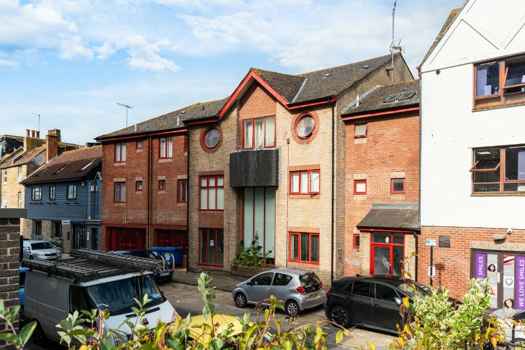 1 bed 1st Floor Flat for rent in . From Ellmans - Hove