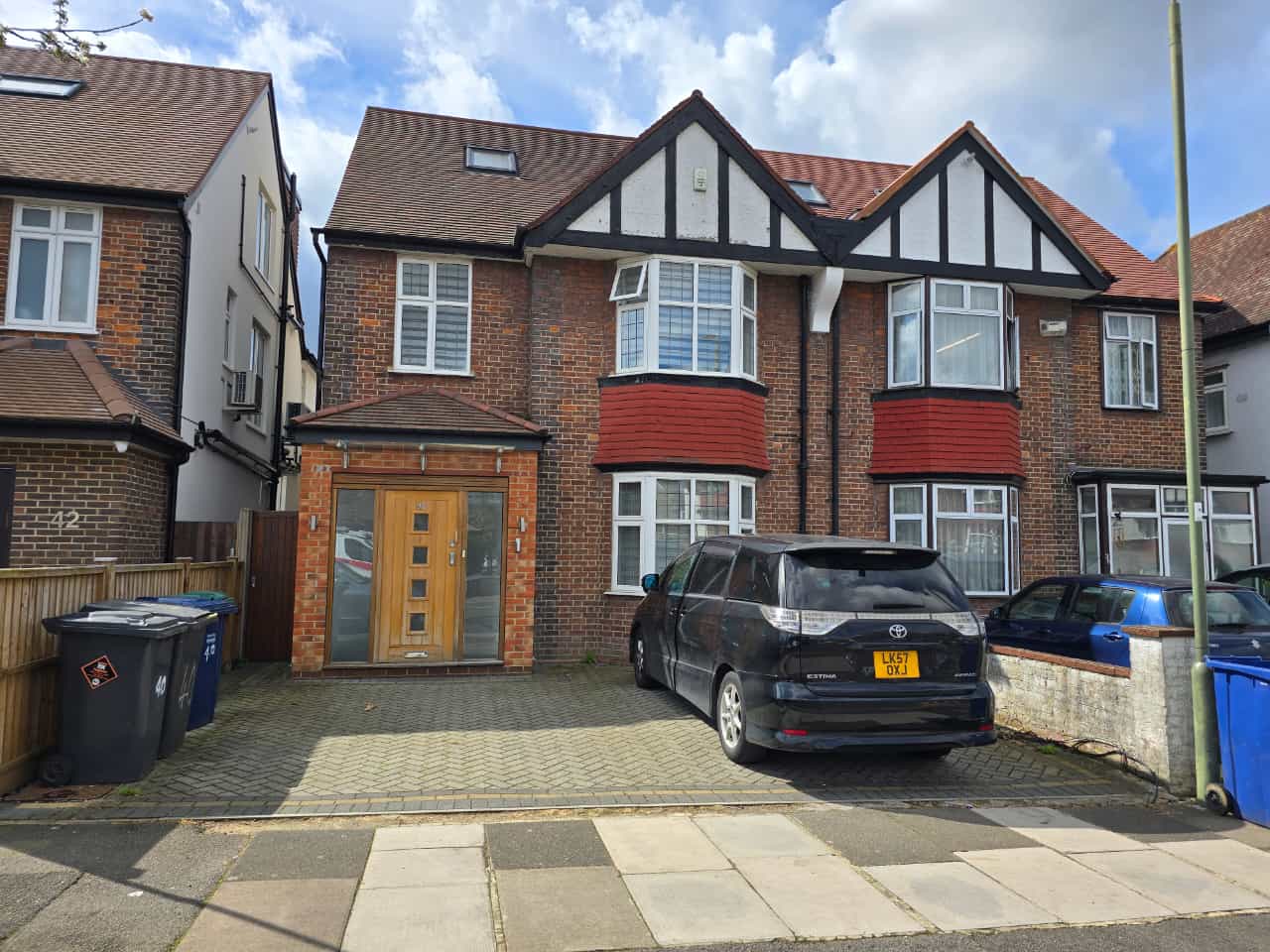 6 bed Semi-Detached House for rent in Hendon. From ELI-G Estates ltd