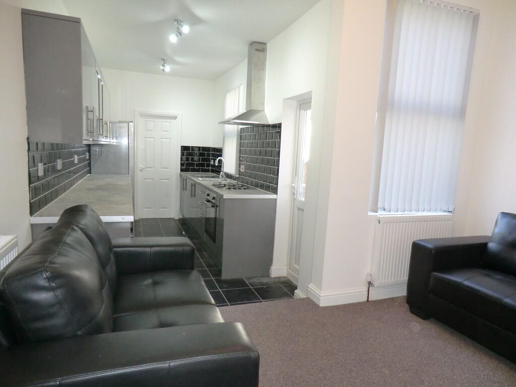 5 bed Mid Terraced House for rent in Coventry. From Envisage Sales & Lettings - Coventry