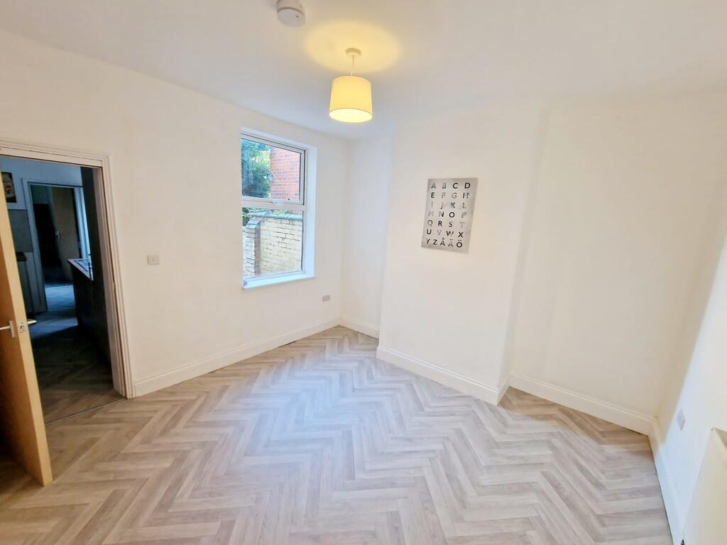 6 bed Mid Terraced House for rent in Allesley Green. From Envisage Sales & Lettings - Coventry