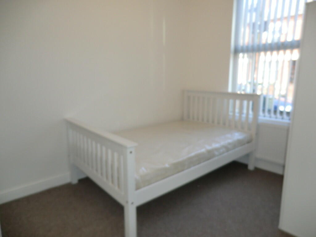 5 bed Mid Terraced House for rent in Coventry. From Envisage Sales & Lettings - Coventry