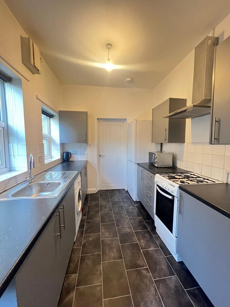 4 bed End of Terrace for rent in Coventry. From Envisage Sales & Lettings - Coventry 4 bed End of Terrace for rent in Coventry. From Envisage Sales & Lettings - Coventry