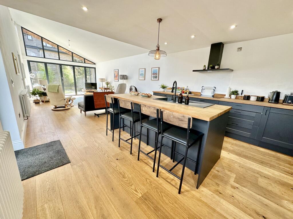 2 bed Detached for rent in Long Line. From Bloor & Co Estate Agents - Sheffield 2 bed Detached for rent in Long Line. From Bloor & Co Estate Agents - Sheffield