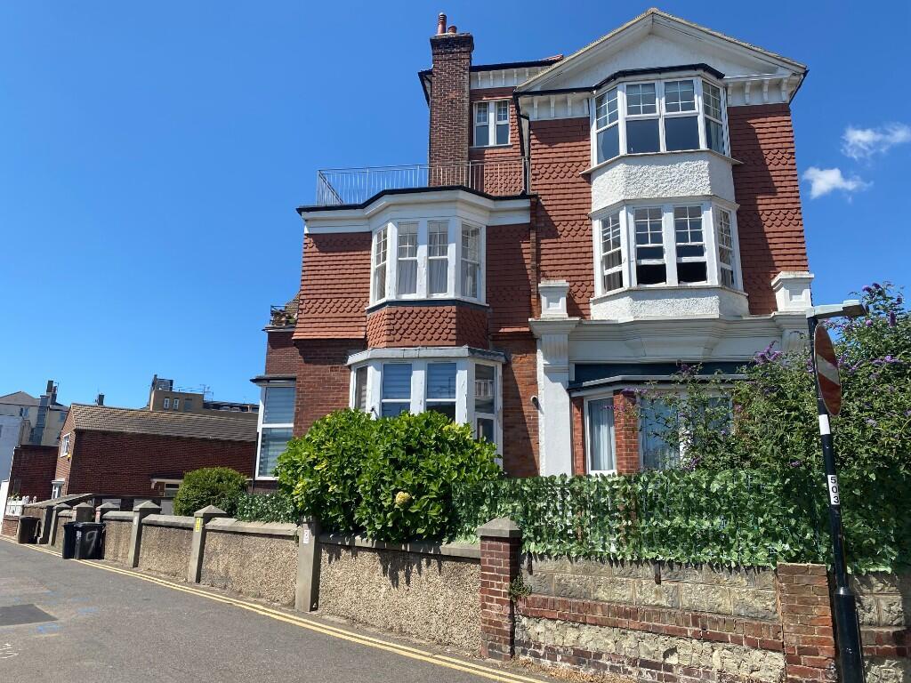 2 bed Penthouse for rent in Eastbourne. From Equity Residential Limited - Eastbourne