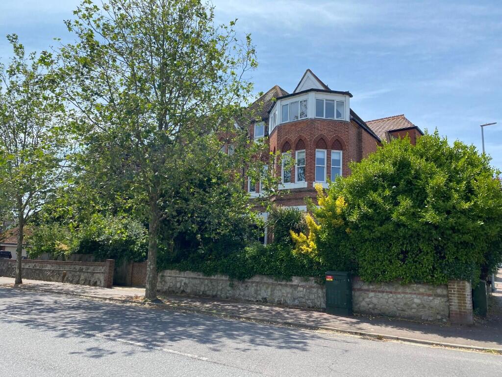 3 bed 1st Floor Flat for rent in Willingdon. From Equity Residential Limited - Eastbourne