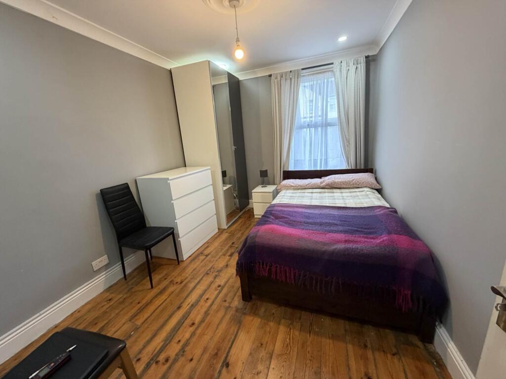 0 bed Studio for rent in Chatham. From Evolution Estates Ltd - Rochester 0 bed Studio for rent in Chatham. From Evolution Estates Ltd - Rochester
