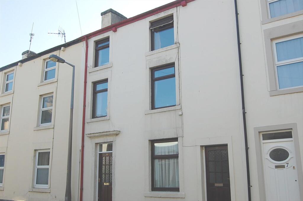 3 bed 1st Floor Flat for rent in Morecambe. From Farrell Heyworth - Morecambe