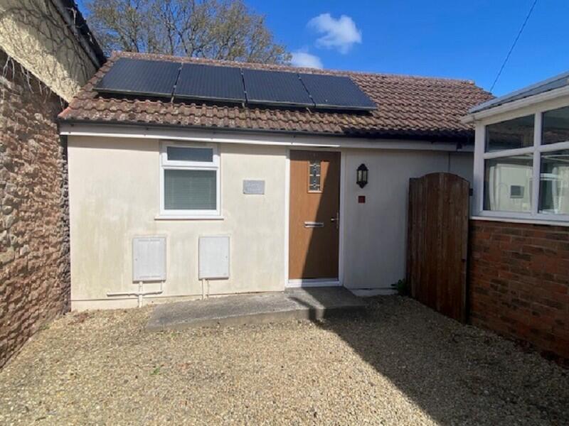 1 bed Detached bungalow for rent in Winscombe. From Farrons - Winscombe
