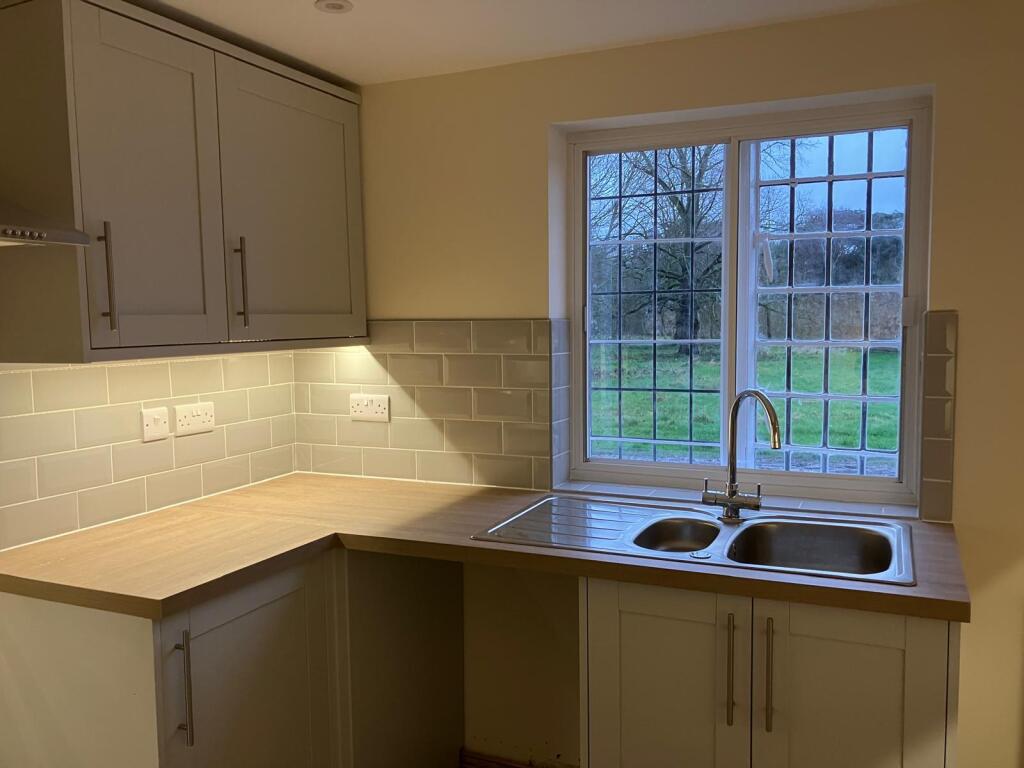 2 bed Mid Terraced House for rent in Sudbury. From Fisher German - Worcester