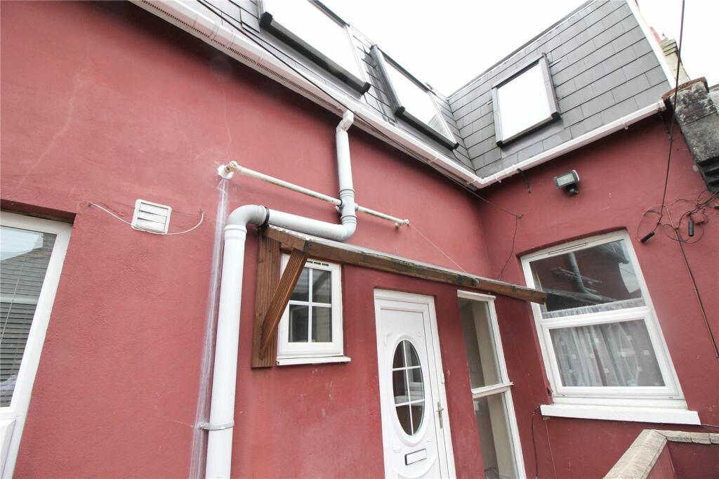 4 bed Apartment for rent in Bournemouth. From Frost & Co Estate Agents - Bournemouth