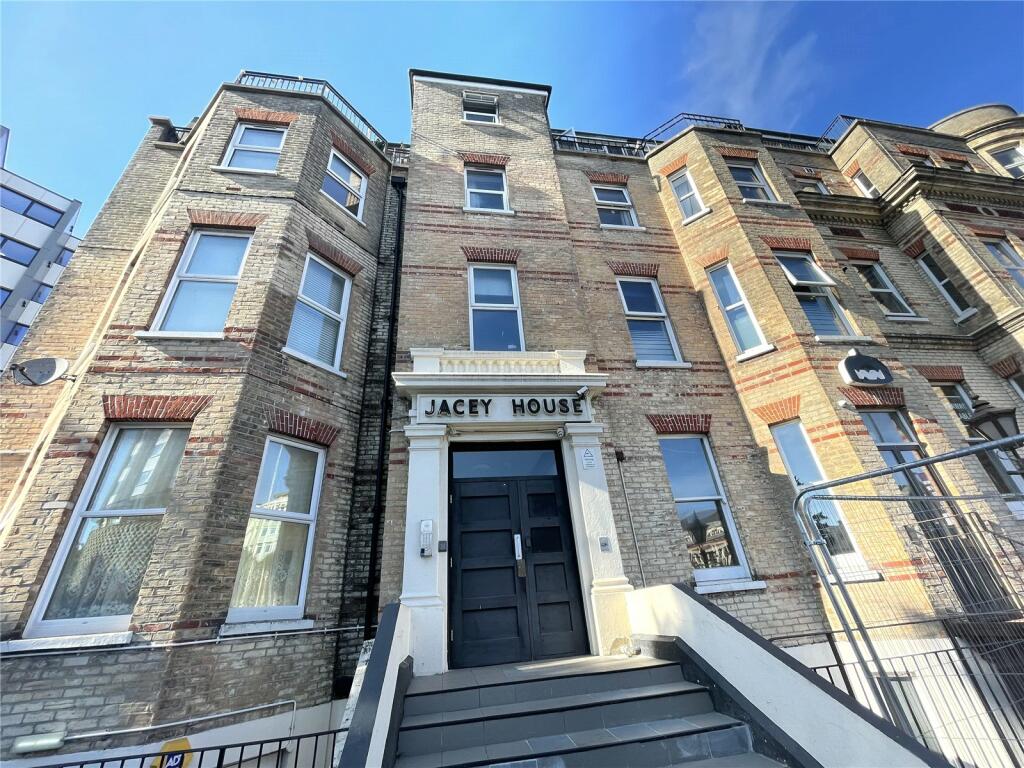 2 bed Apartment for rent in Bournemouth. From Frost & Co Estate Agents - Bournemouth