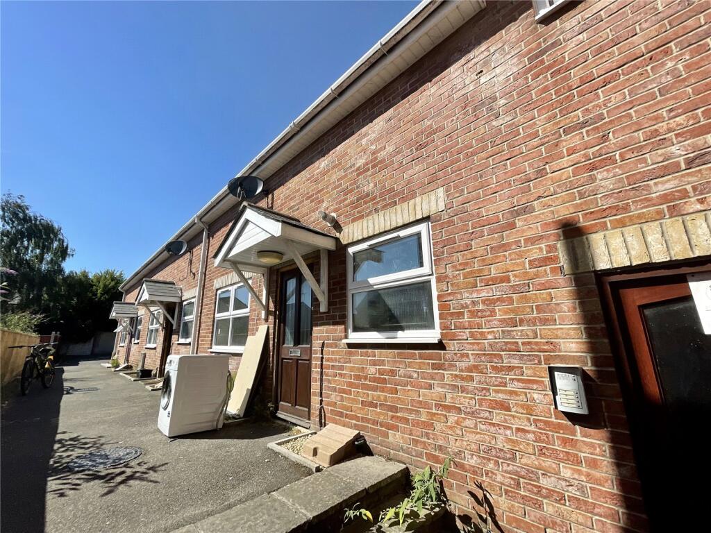 2 bed Mid Terraced House for rent in Bournemouth. From Frost & Co Estate Agents - Bournemouth