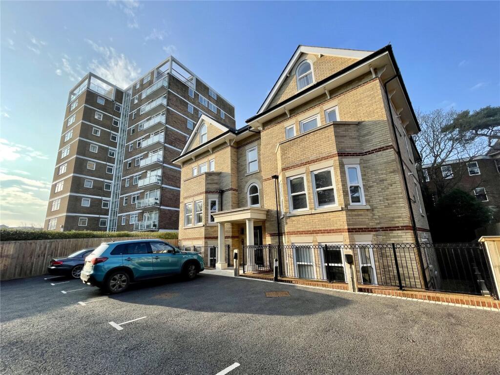 2 bed Penthouse for rent in Bournemouth. From Frost & Co Estate Agents - Bournemouth