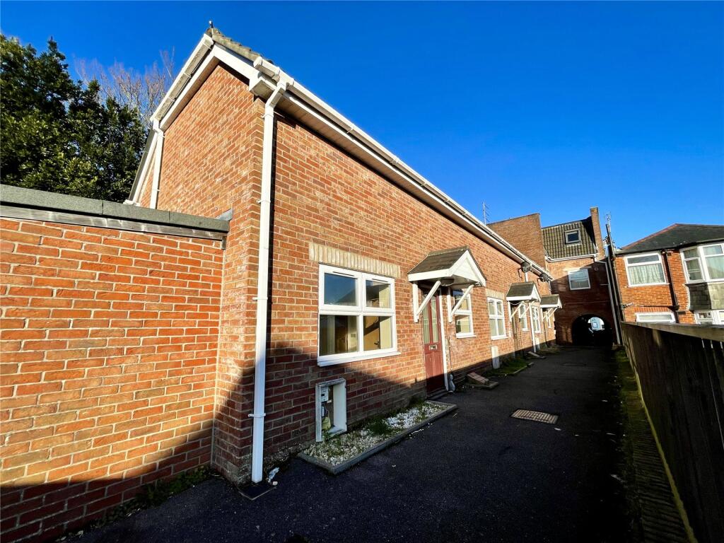 1 bed Mid Terraced House for rent in Bournemouth. From Frost & Co Estate Agents - Bournemouth