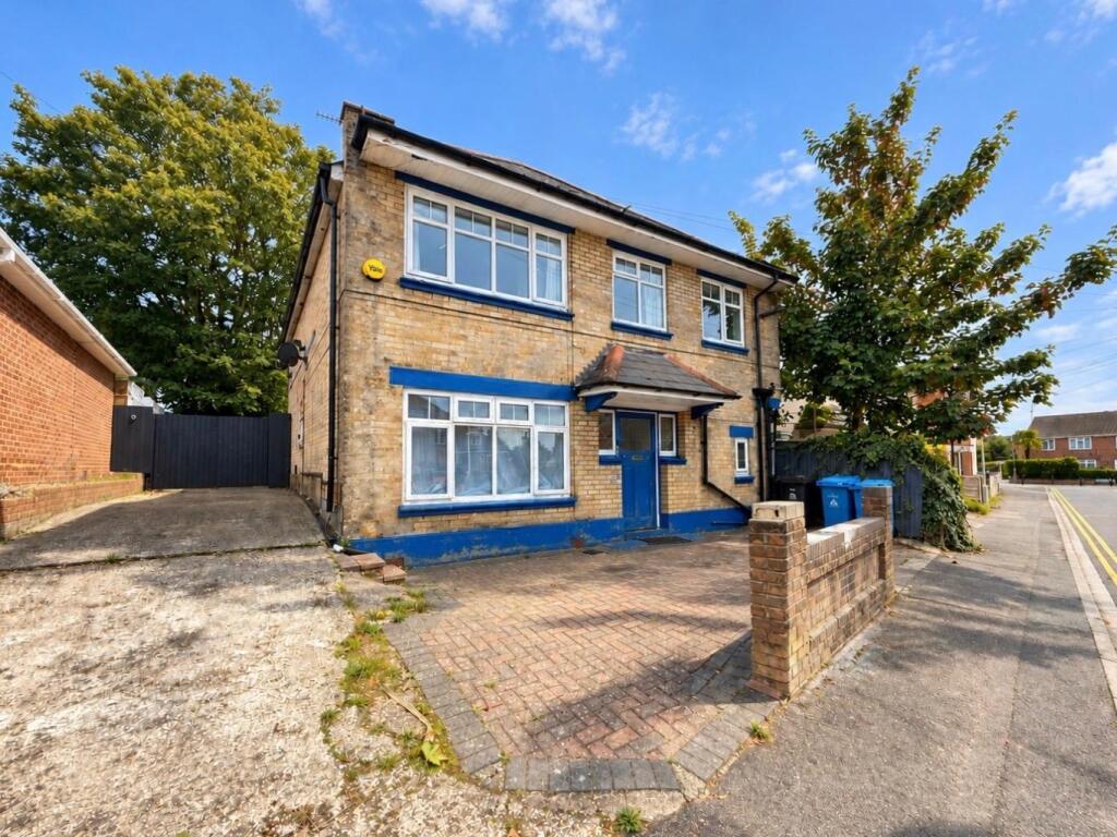 2 bed 1st Floor Flat for rent in Bournemouth. From Frost & Co Estate Agents - Bournemouth