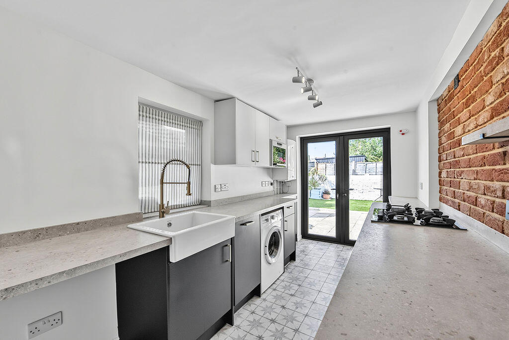 2 bed Mid Terraced House for rent in Portsmouth. From Fry & Kent - Southsea