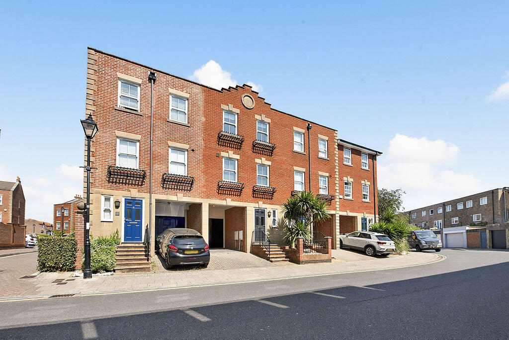 3 bed Town House for rent in Portsmouth. From Fry & Kent - Southsea