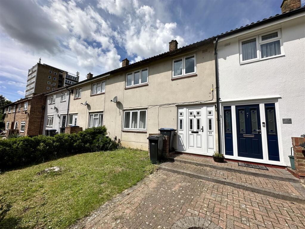 2 bed Mid Terraced House for rent in Harlow. From Future Let - Harlow