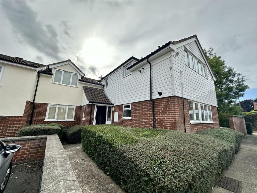 1 bed 1st Floor Flat for rent in Roydon Hamlet. From Future Let - Harlow