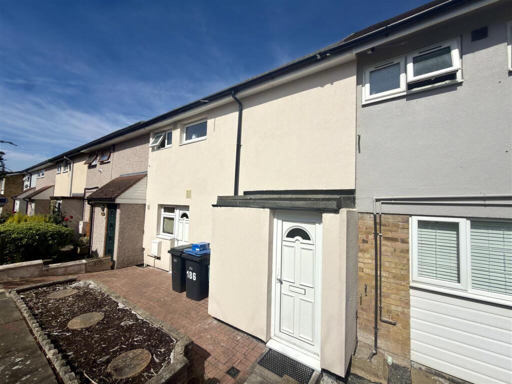 2 bed Mid Terraced House for rent in Harlow. From Future Let - Harlow