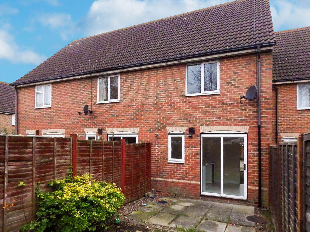 2 bed Mid Terraced House for rent in Aylesbury. From Gatekeeper - Swindon