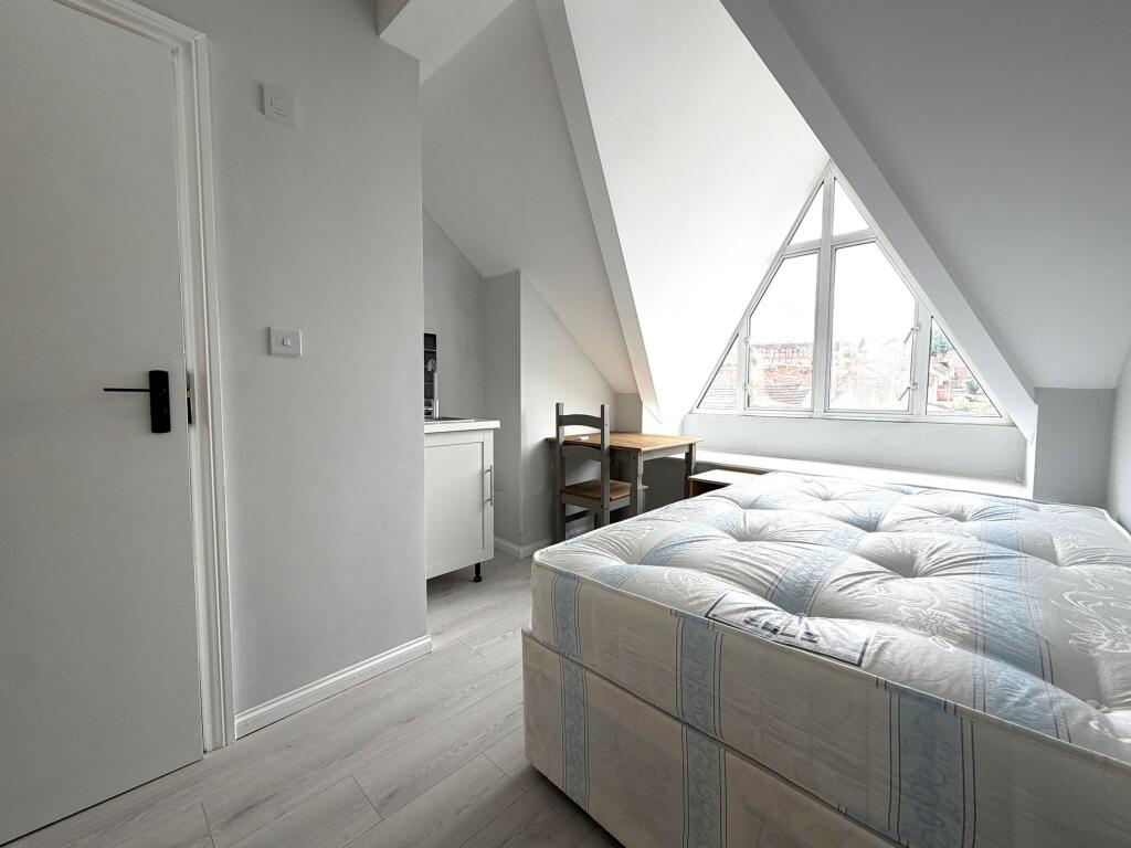 4 bed HMO for rent in Swindon. From Gatekeeper - Swindon