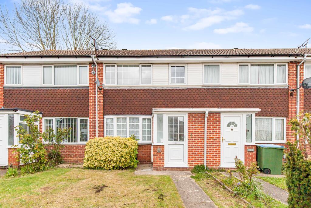 3 bed Mid Terraced House for rent in Aylesbury. From Gatekeeper - Swindon