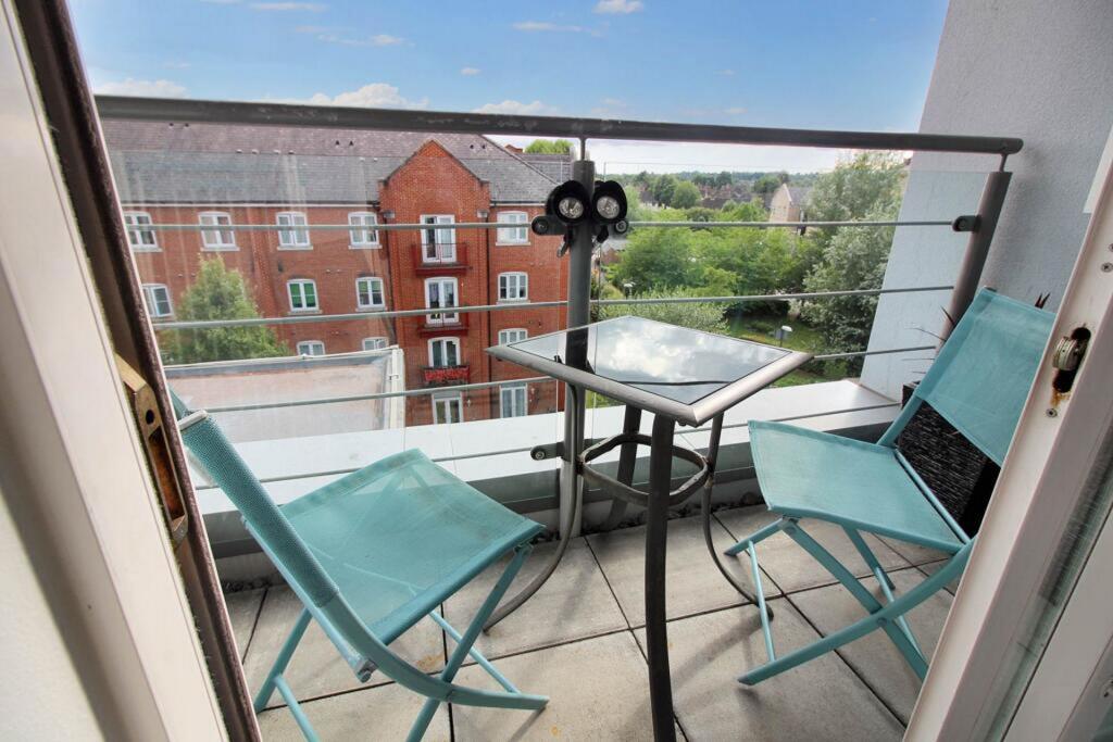 3 bed Apartment for rent in Aylesbury. From Gatekeeper - Swindon