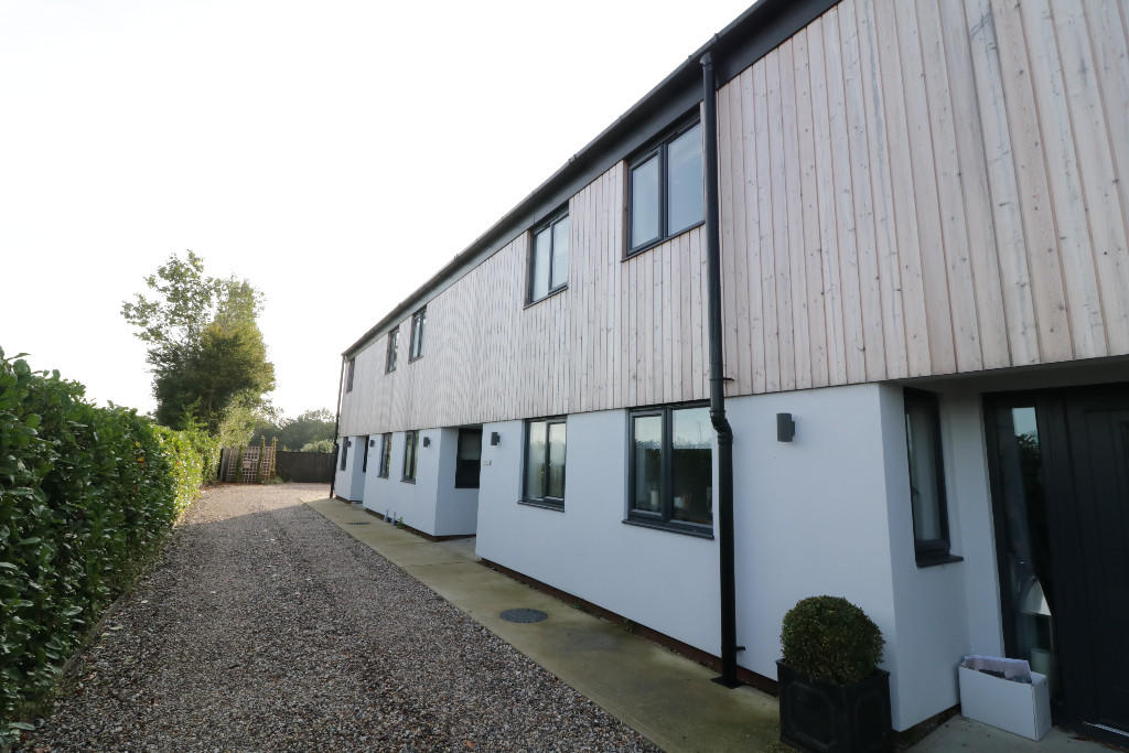 4 bed Barn Conversion for rent in Rayne. From Gray & Co - Great Bardfield 4 bed Barn Conversion for rent in Rayne. From Gray & Co - Great Bardfield