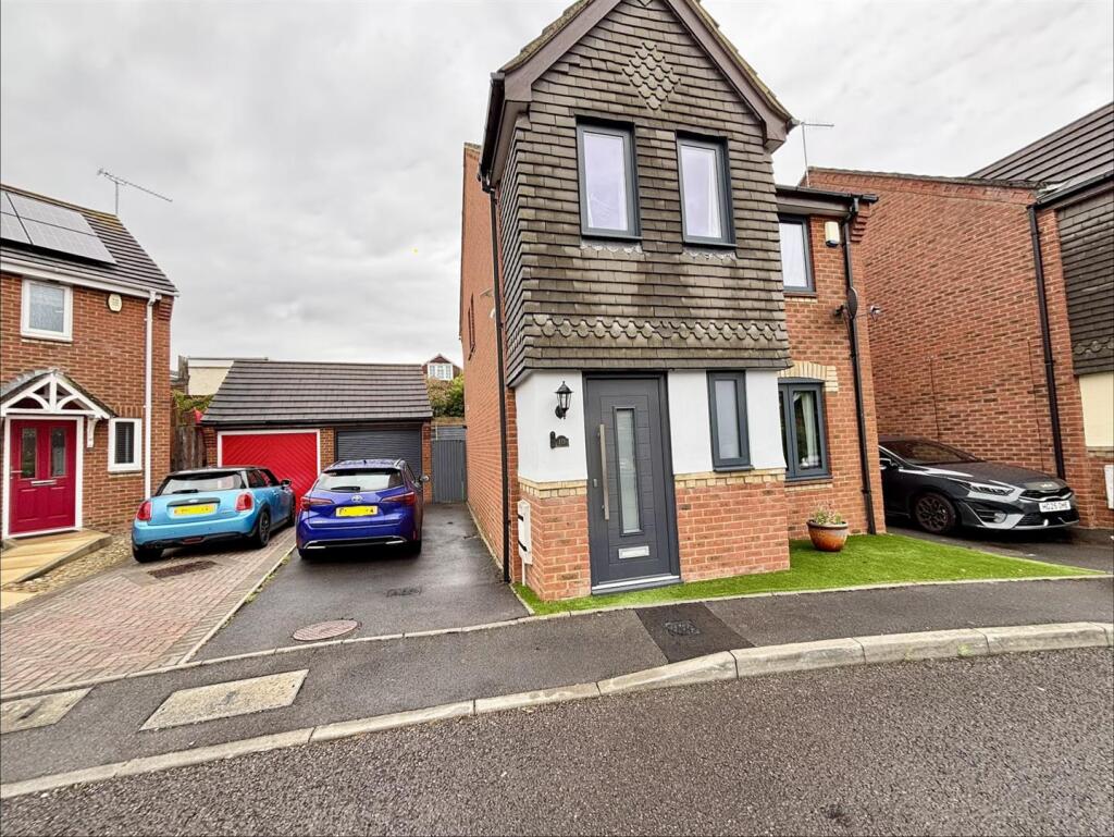 3 bed Detached for rent in Poole. From Greys Estate Agents - Upton 3 bed Detached for rent in Poole. From Greys Estate Agents - Upton