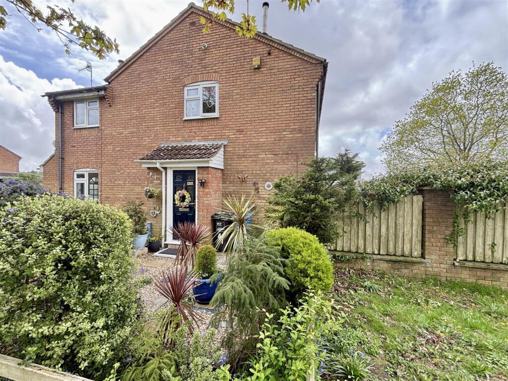 1 bed Mid Terraced House for rent in Poole. From Greys Estate Agents - Upton