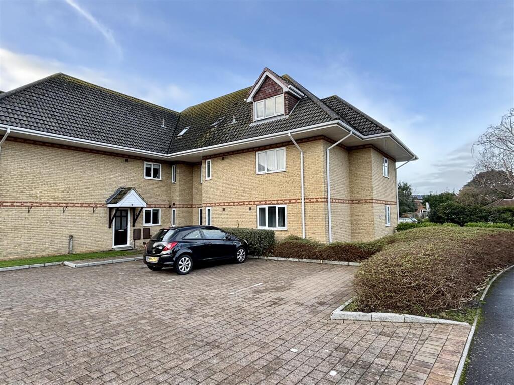 2 bed Apartment for rent in Poole. From Greys Estate Agents - Upton