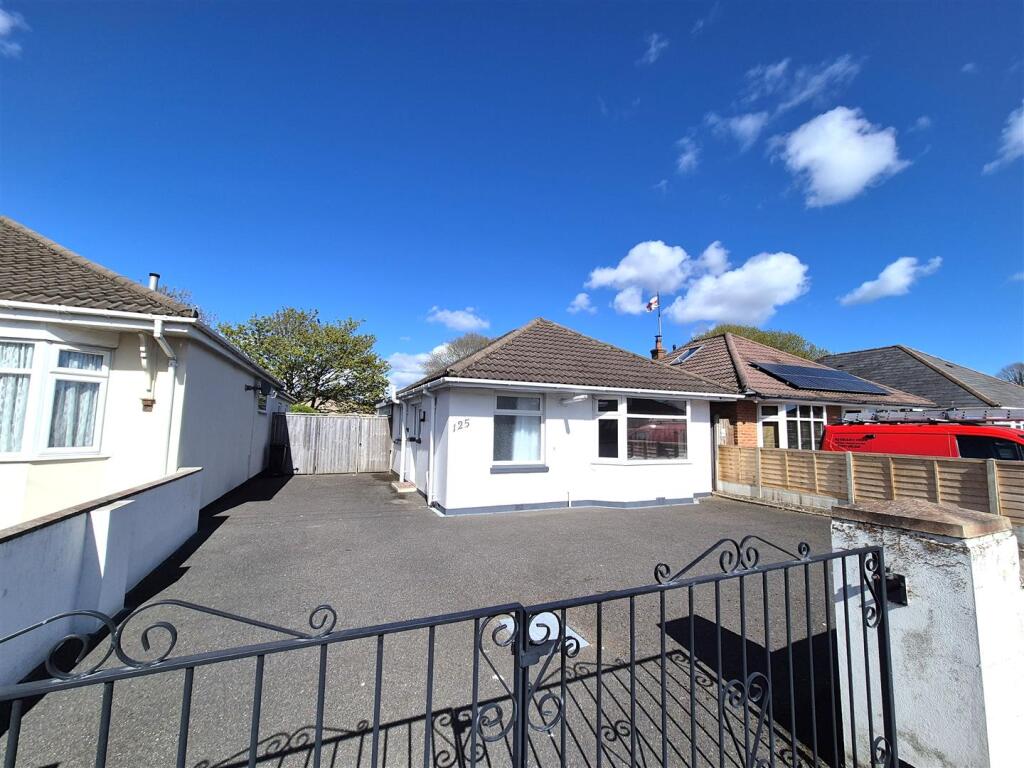 2 bed Detached bungalow for rent in Poole. From Greys Estate and Letting Agents - Poole