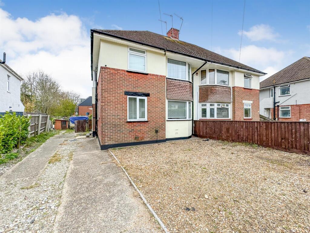 2 bed 1st Floor Flat for rent in Poole. From Greys Estate and Letting Agents - Poole