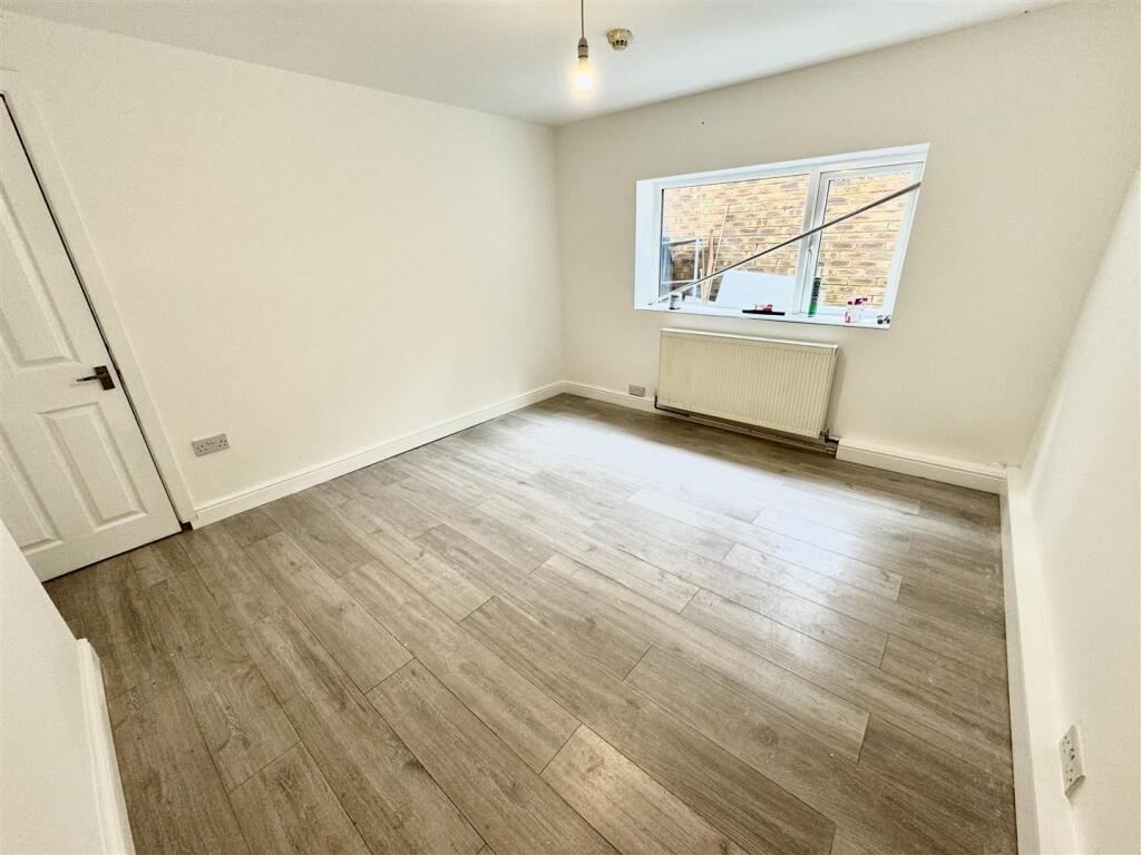 4 bed Studio for rent in Poole. From Greys Estate and Letting Agents - Poole 4 bed Studio for rent in Poole. From Greys Estate and Letting Agents - Poole