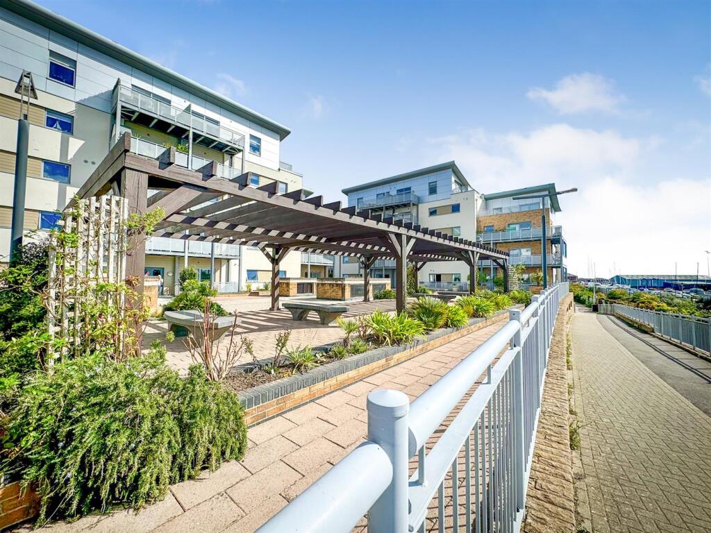 2 bed Apartment for rent in Poole. From Greys Estate and Letting Agents - Poole
