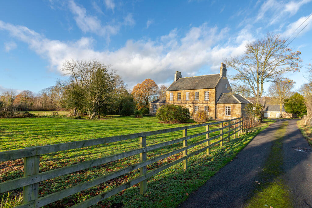 5 bed Detached for rent in . From GSC Grays - Farm Agency