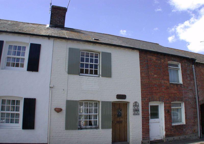 1 bed Mid Terraced House for rent in Steyning. From H J  Burt - Steyning