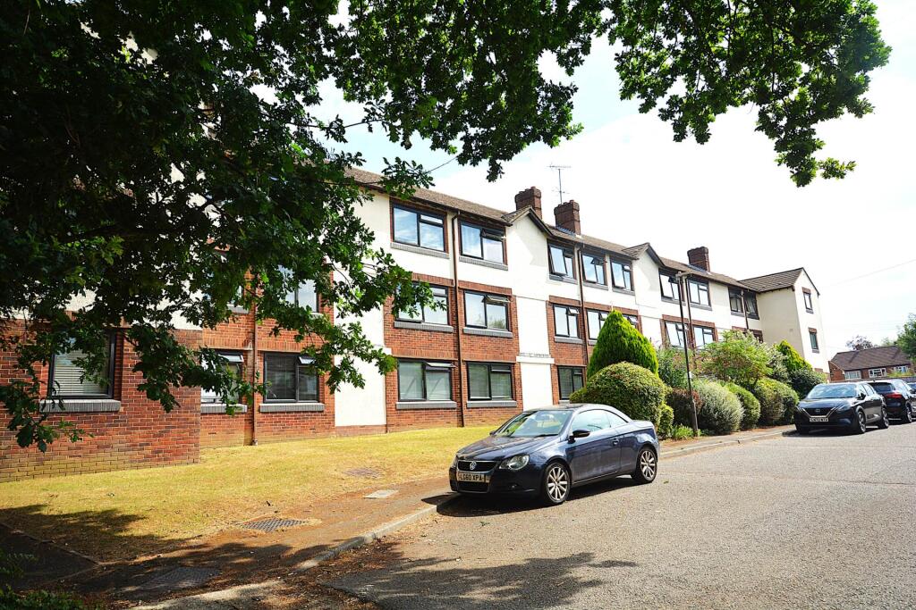 3 bed 1st Floor Flat for rent in Coleshill. From Hadlands - Amersham