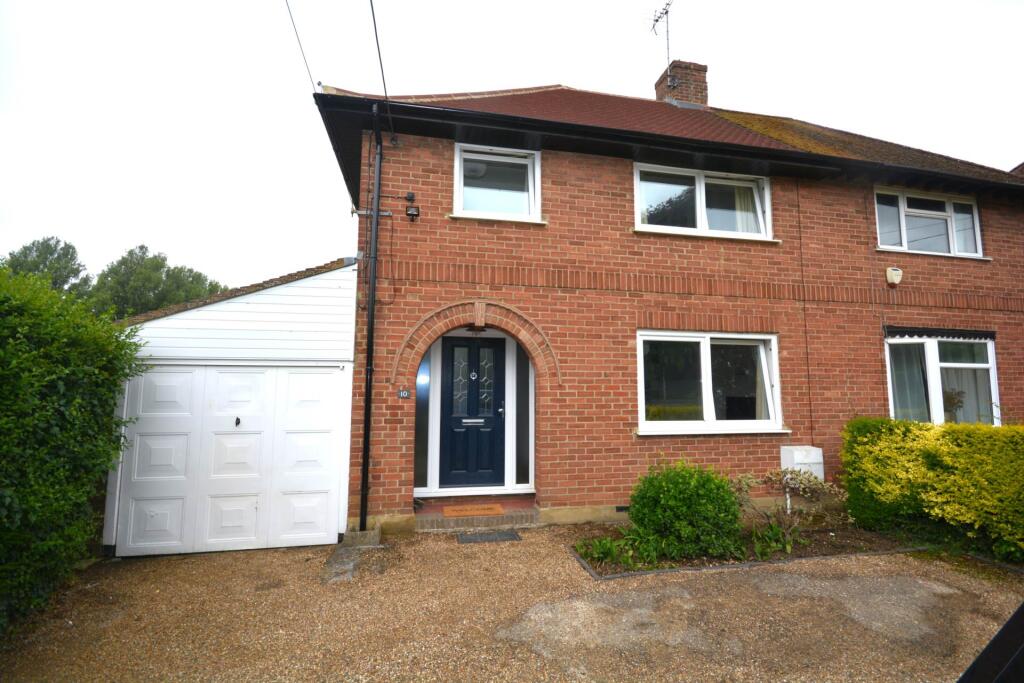 3 bed Semi Detached for rent in Coleshill. From Hadlands - Amersham 3 bed Semi Detached for rent in Coleshill. From Hadlands - Amersham