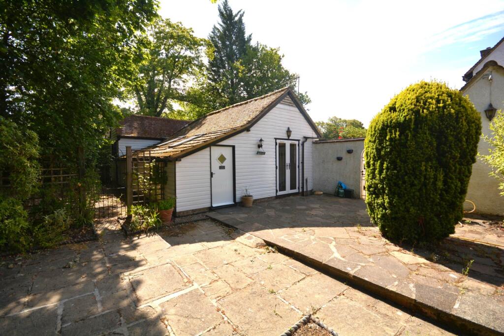 1 bed Cottage for rent in Amersham. From Hadlands - Amersham 1 bed Cottage for rent in Amersham. From Hadlands - Amersham