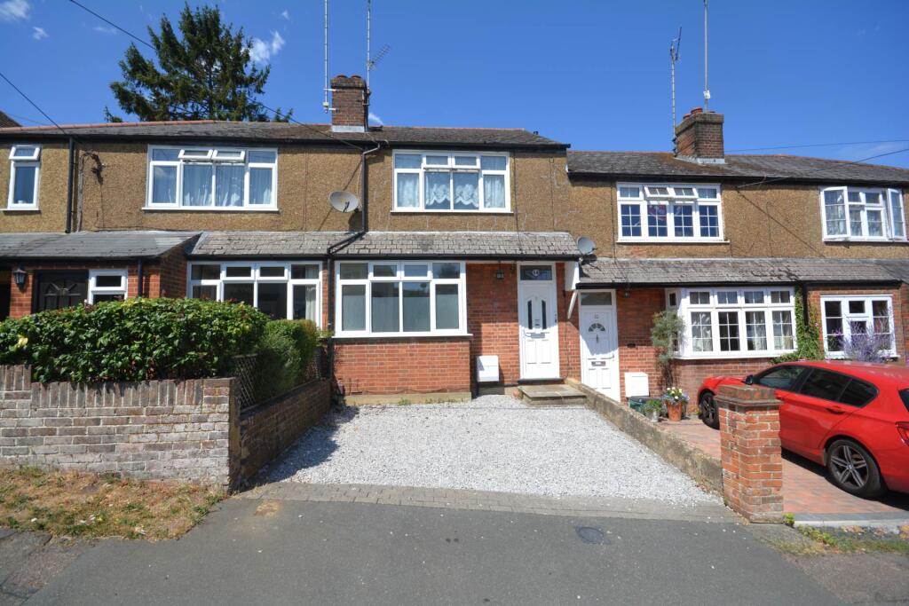 2 bed Mid Terraced House for rent in Chesham. From Hadlands - Amersham