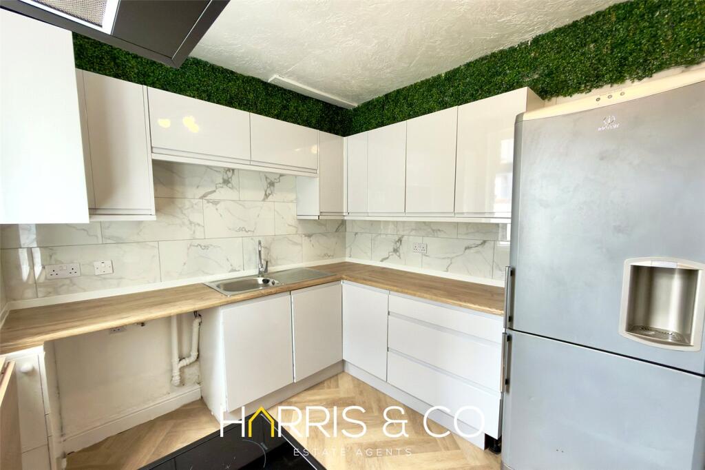 3 bed Mid Terraced House for rent in Blackpool. From Harris & Co - Fleetwood