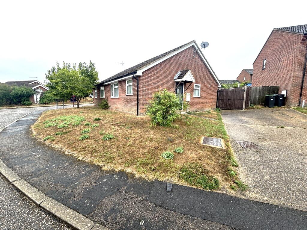 2 bed Semi-detached bungalow for rent in Rickinghall. From Haydn Jacks Ltd - Rendlesham 2 bed Semi-detached bungalow for rent in Rickinghall. From Haydn Jacks Ltd - Rendlesham