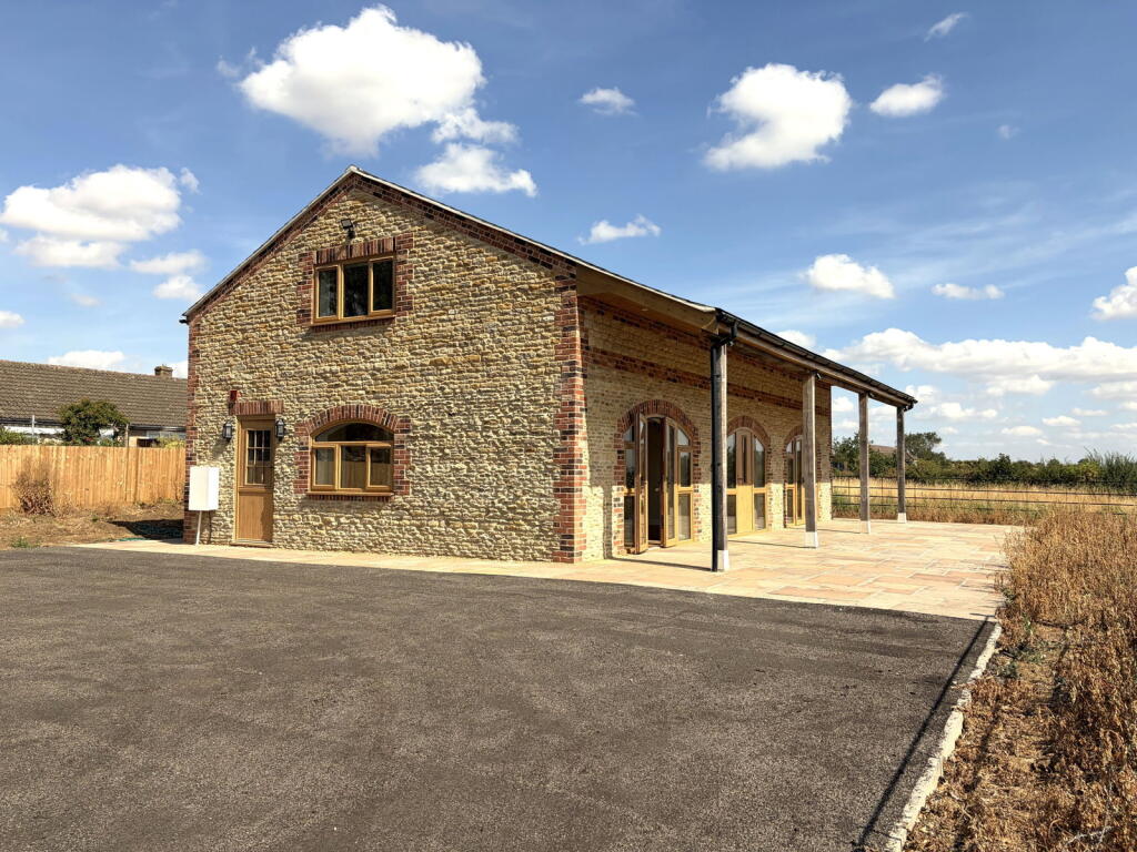 3 bed Barn Conversion for rent in Thorpe Malsor. From Henderson Connellan - Kettering 3 bed Barn Conversion for rent in Thorpe Malsor. From Henderson Connellan - Kettering
