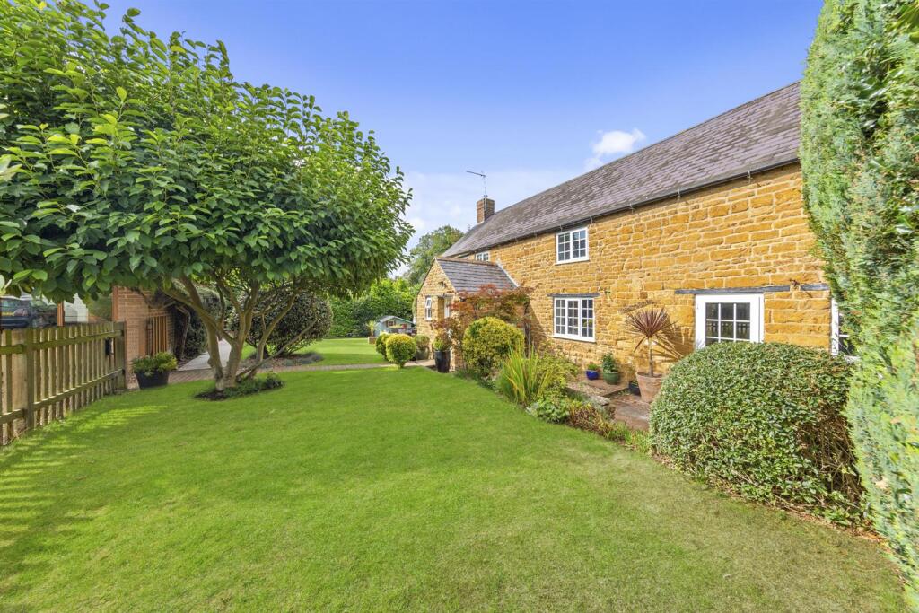 5 bed Semi Detached for rent in Kettering. From Henderson Connellan - Kettering