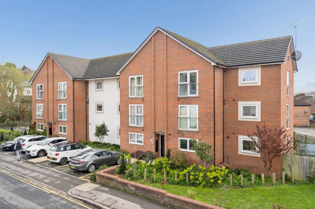 2 bed Apartment for rent in High Wycombe. From Hilton King & Locke - Chalfont St Peter