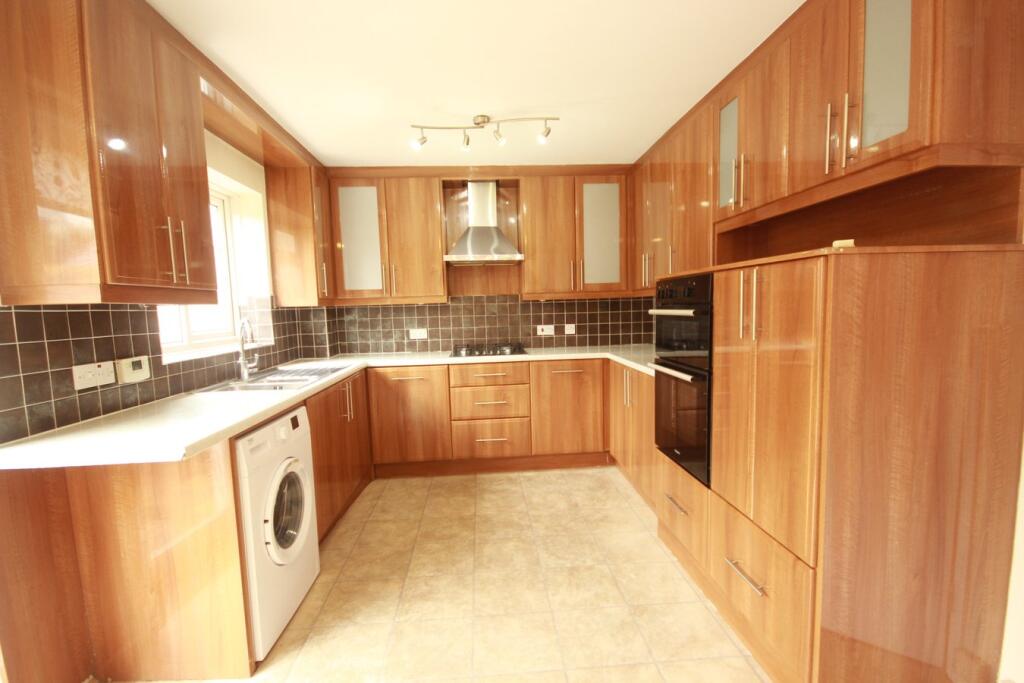 3 bed Detached for rent in Slough. From Hilton King & Locke - Farnham Common